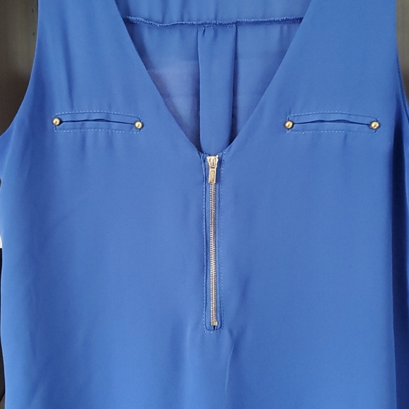 Medium sleeveless blouse - Picture 2 of 3